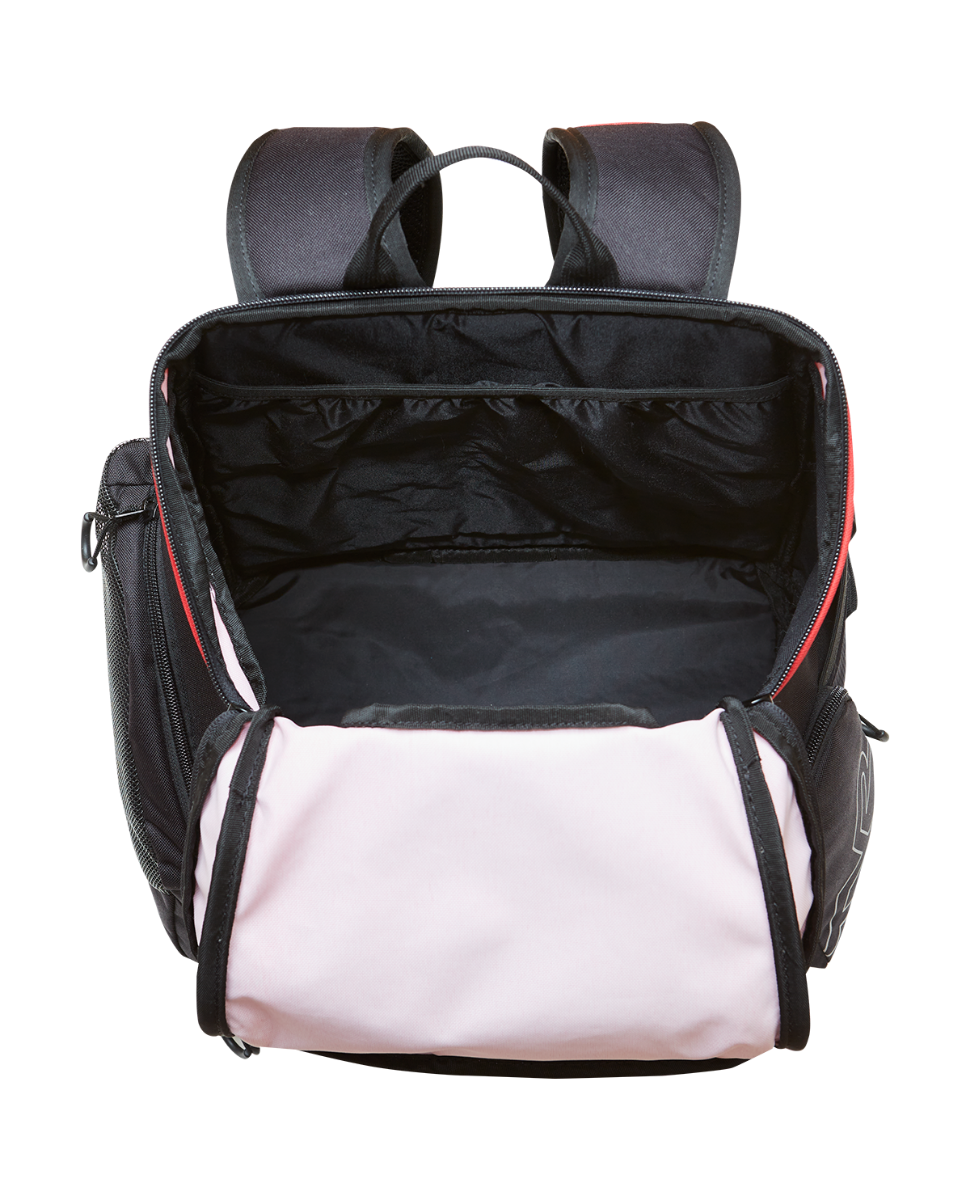 ::022 Black/Black
