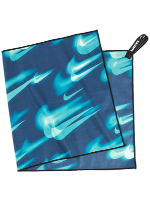 Nike Swim Quick Dry Swim Towel - Green Abyss alternate image 1